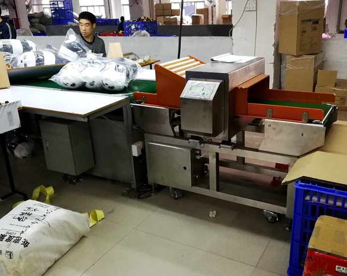 源康毛絨玩具壓縮導(dǎo)入型金屬檢測(cè)機(jī)7.jpg