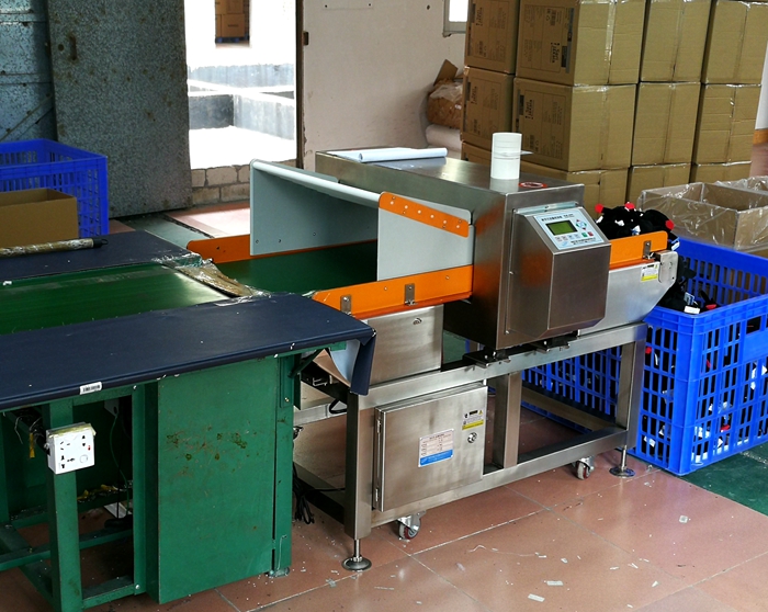 源康毛絨玩具壓縮導(dǎo)入型金屬檢測(cè)機(jī)4.jpg